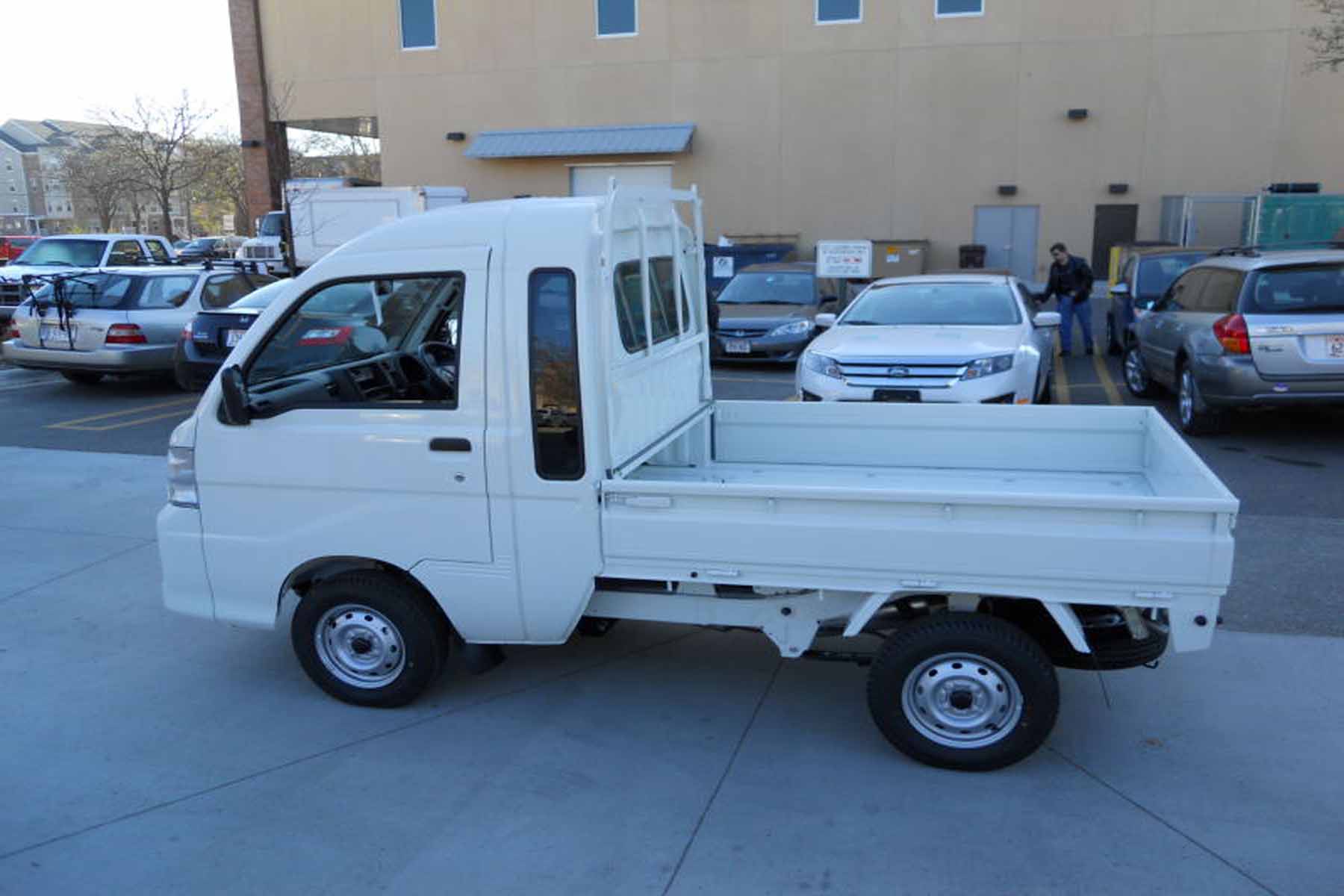 Daihatsu Extended Cab $20,950.00 – Woodys Mini Trucks