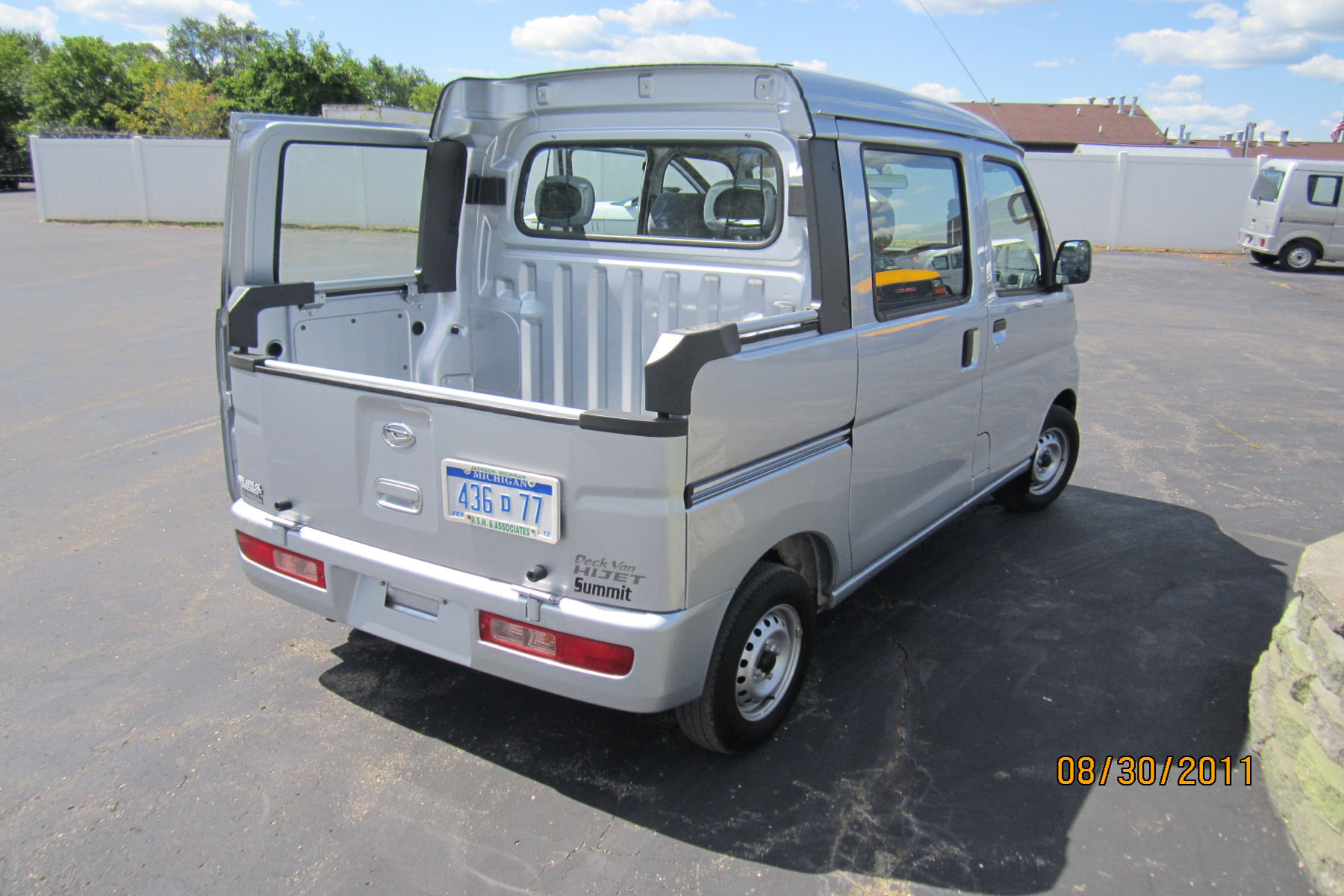 Daihatsu a Toyota product Deck Van 19 050 00 Woodys 