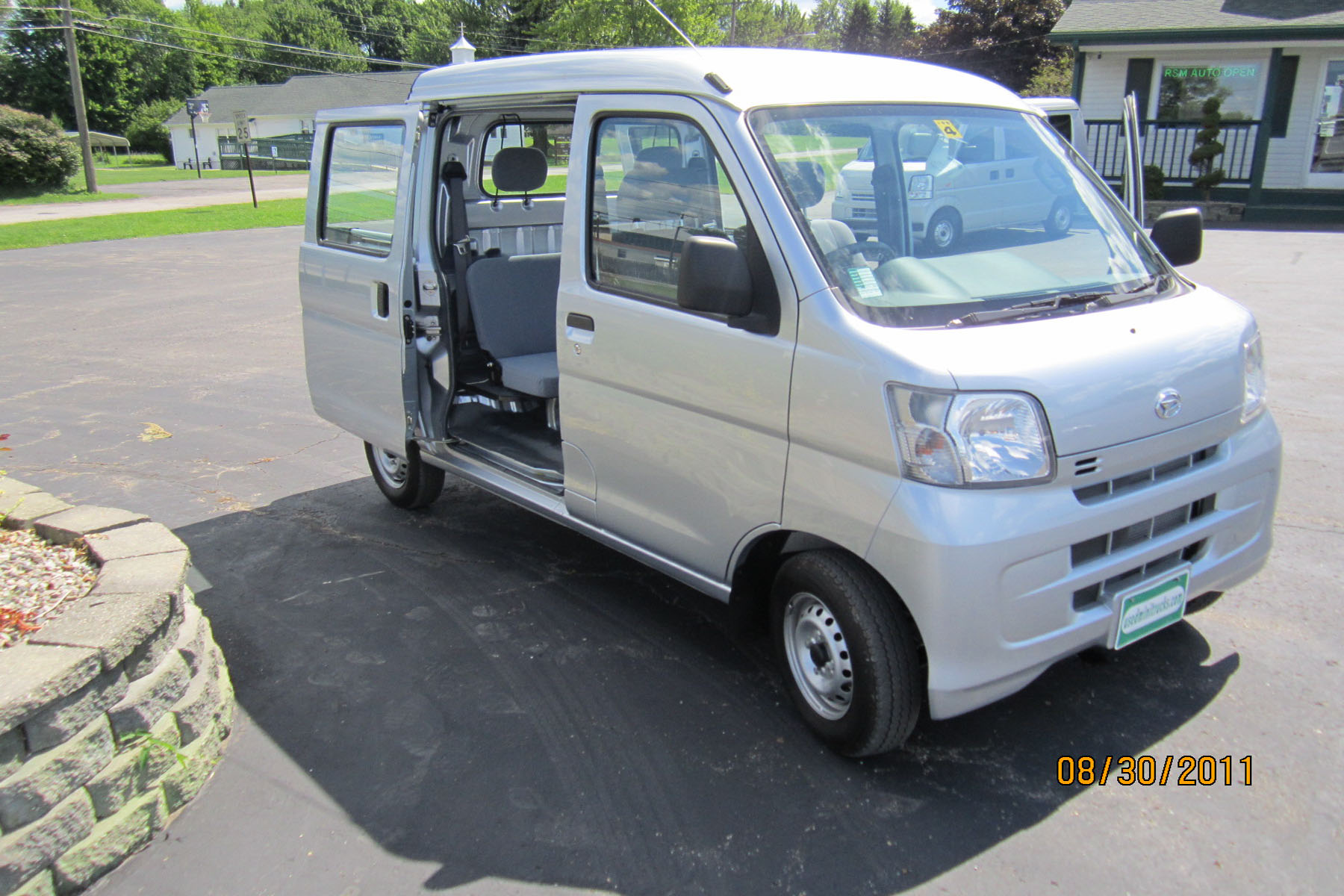 Daihatsu a Toyota product Deck Van 19 050 00  Woodys 